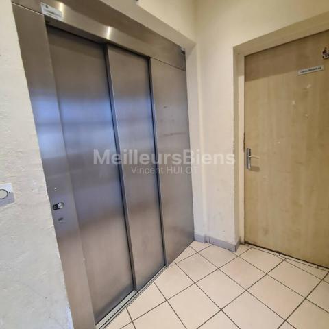 Magnifique deux pièces avec une vue entièrement dégagée sur tout Paris