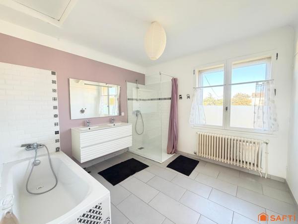 Maison 145m2, 4 chambres, garage et jardin.