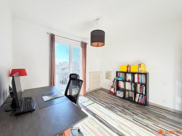 Maison 145m2, 4 chambres, garage et jardin.