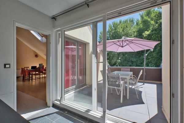 Comme une maison, avec terrasses et 4 chambres