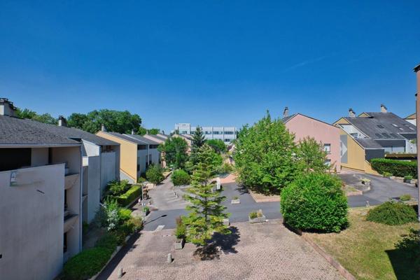 Comme une maison, avec terrasses et 4 chambres