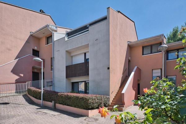 Comme une maison, avec terrasses et 4 chambres