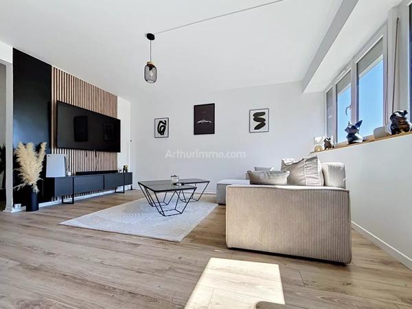 Vente                                                      Appartement
                        
                     3 pièces                      68 m2                     à Reims