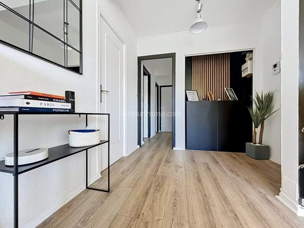 Vente                                                      Appartement
                        
                     3 pièces                      68 m2                     à Reims