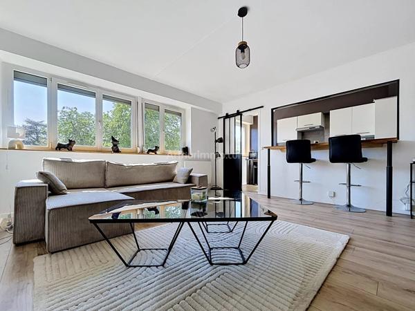 Vente                                                      Appartement
                        
                     3 pièces                      68 m2                     à Reims