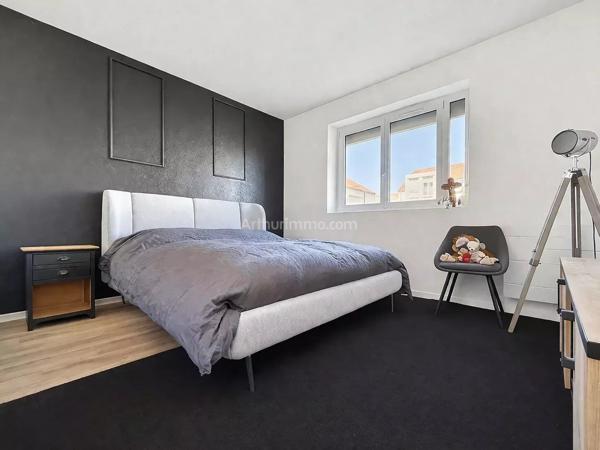 Vente                                                      Appartement
                        
                     3 pièces                      68 m2                     à Reims