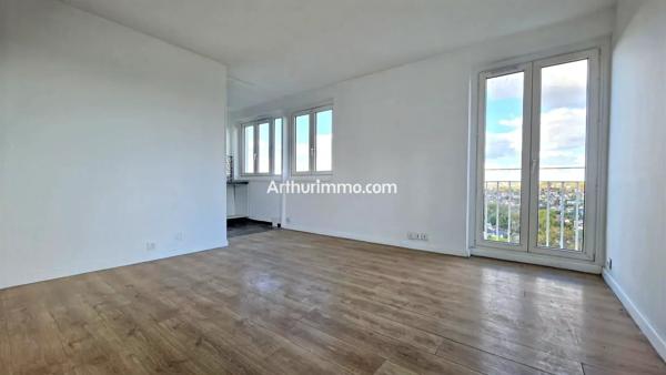 Vente                                                      Appartement
                        
                     4 pièces                      65 m2                     à Sucy-en-Brie