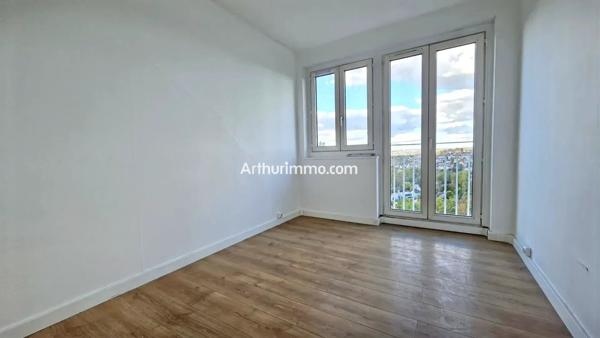 Vente                                                      Appartement
                        
                     4 pièces                      65 m2                     à Sucy-en-Brie