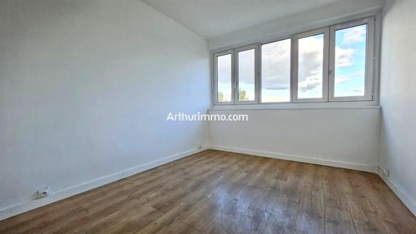 Vente                                                      Appartement
                        
                     4 pièces                      65 m2                     à Sucy-en-Brie
