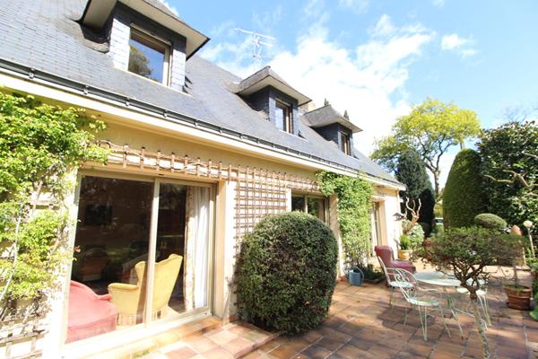 Maison - 6 pièces - 176 m²