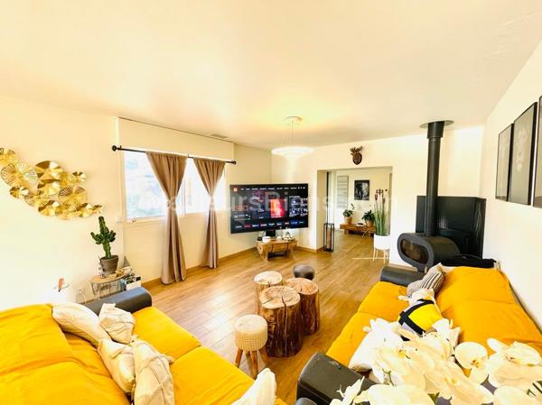 Vaste villa de 200m2 + studio de 30m2 sur terrain de 1750m2 à Claira