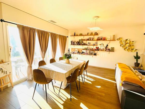 Vaste villa de 200m2 + studio de 30m2 sur terrain de 1750m2 à Claira