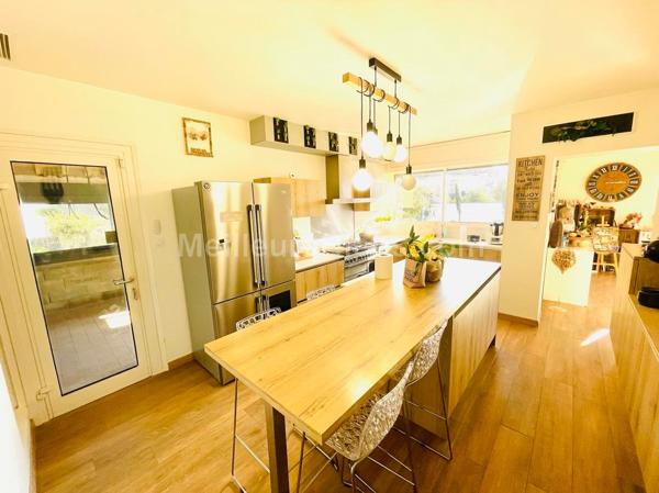 Vaste villa de 200m2 + studio de 30m2 sur terrain de 1750m2 à Claira