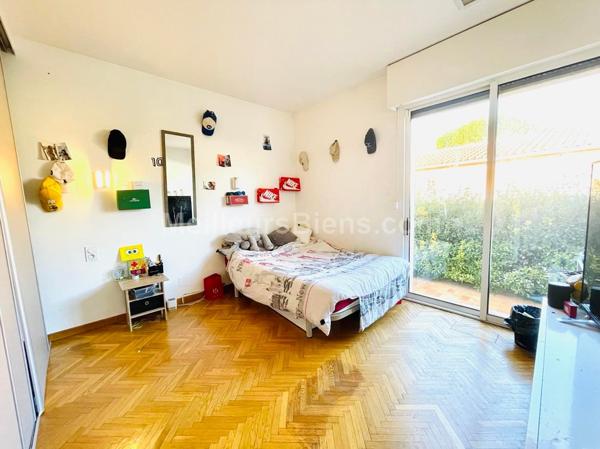 Vaste villa de 200m2 + studio de 30m2 sur terrain de 1750m2 à Claira