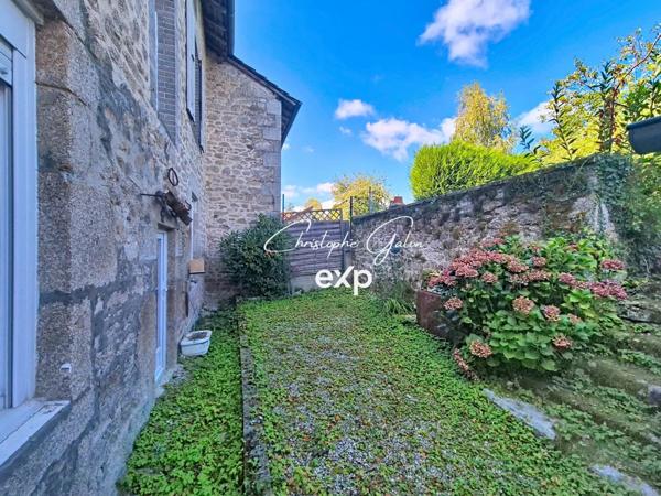 Maison de bourg 132 m² à rafraîchir – 5 chambres et jardin