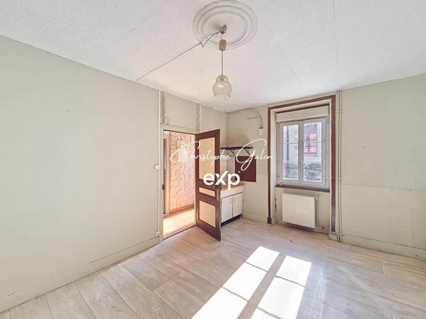 Maison de bourg 132 m² à rafraîchir – 5 chambres et jardin