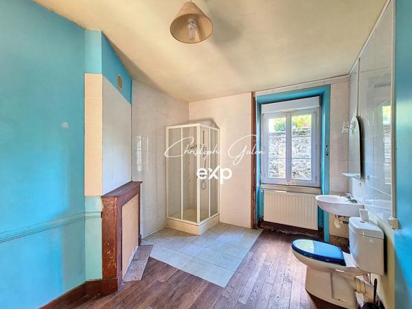 Maison de bourg 132 m² à rafraîchir – 5 chambres et jardin