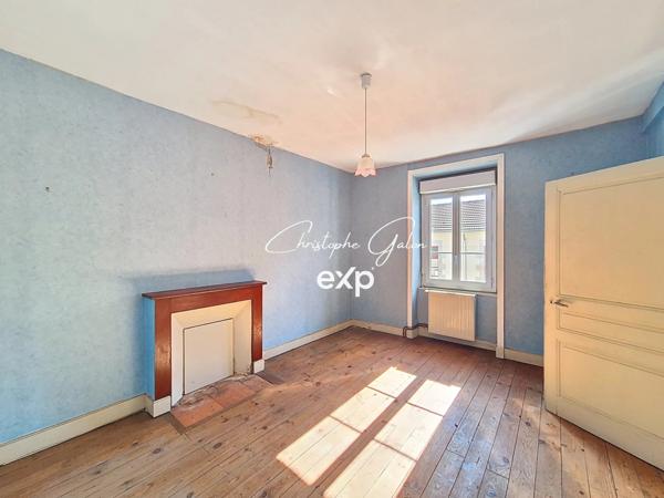 Maison de bourg 132 m² à rafraîchir – 5 chambres et jardin