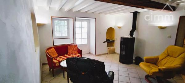Combovin charmante maison de village sur trois niveaux de 120 m² habitable