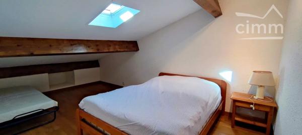 Combovin charmante maison de village sur trois niveaux de 120 m² habitable