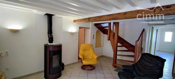 Combovin charmante maison de village sur trois niveaux de 120 m² habitable
