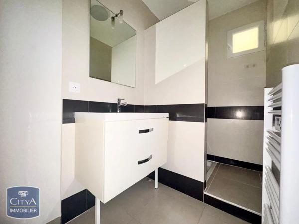 Appartement à louer 2 pièces 37.93m² Nîmes (30000)