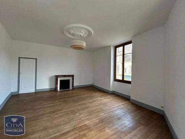 Appartement à louer 5 pièces 123.4m² Le Blanc (36300)