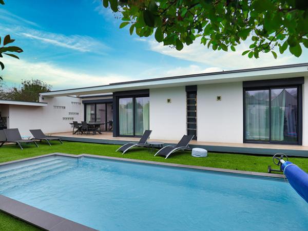 Maison Meyzieu, limite Genas, 170 m², belles prestions, coup de coeur assuré, piscine, cuisine d'ete