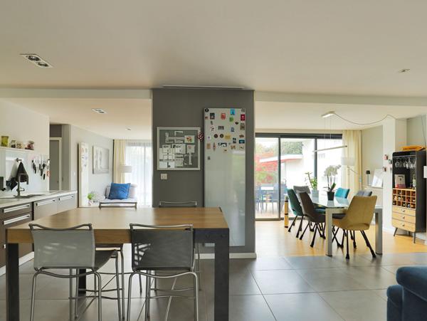 Maison Meyzieu, limite Genas, 170 m², belles prestions, coup de coeur assuré, piscine, cuisine d'ete