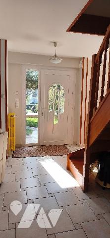 Villa familiale de 106m² avec sous-sol complet et jardin, proche plage et commerces à STELLA-PLAGE