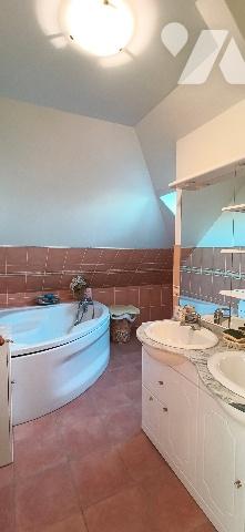 Villa familiale de 106m² avec sous-sol complet et jardin, proche plage et commerces à STELLA-PLAGE