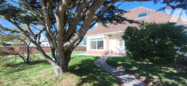 Villa familiale de 106m² avec sous-sol complet et jardin, proche plage et commerces à STELLA-PLAGE