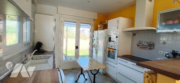 Villa familiale de 106m² avec sous-sol complet et jardin, proche plage et commerces à STELLA-PLAGE