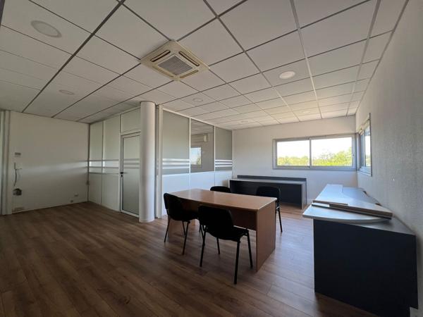 À LOUER : 3 lots de Bureaux de 78 m², 155 m² et 178 m² en visibilité autoroute à Andrézieux-Bouthéon