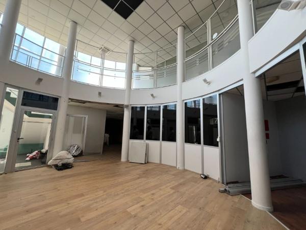 À LOUER : 3 lots de Bureaux de 78 m², 155 m² et 178 m² en visibilité autoroute à Andrézieux-Bouthéon