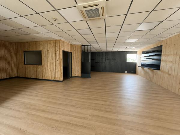 À LOUER : 3 lots de Bureaux de 78 m², 155 m² et 178 m² en visibilité autoroute à Andrézieux-Bouthéon