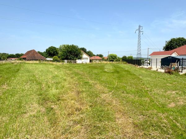 Terrain constructible de 14 470 m² / 1,45 hectare
