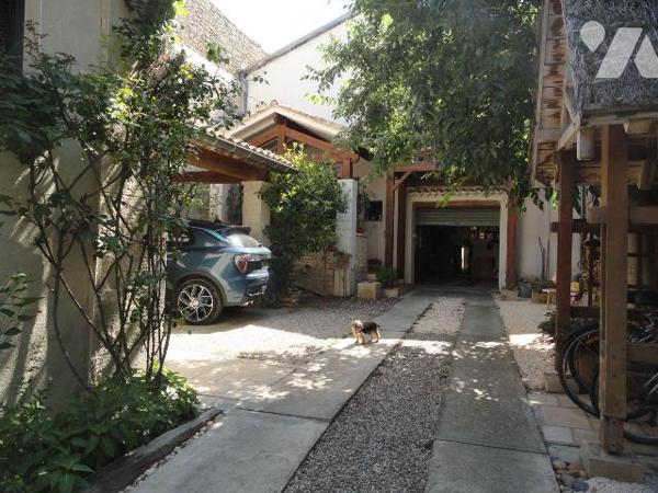 EN EXCLUSIVITE  MAISON DE VILLE ATYPIQUE d'une superficie habitable de 92m²  .Ralliant l'ancien...