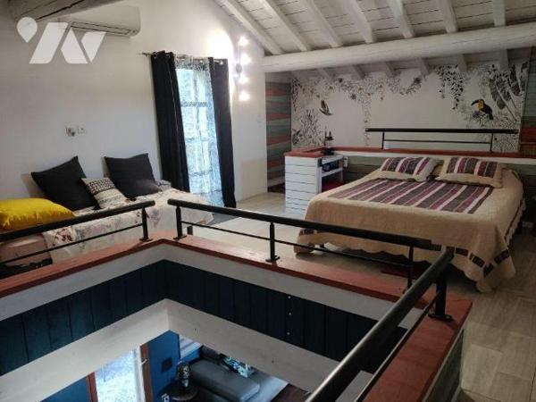 EN EXCLUSIVITE  MAISON DE VILLE ATYPIQUE d'une superficie habitable de 92m²  .Ralliant l'ancien...