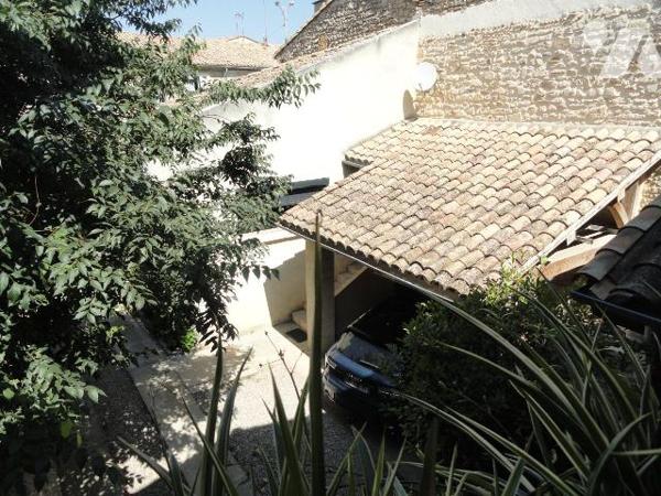 EN EXCLUSIVITE  MAISON DE VILLE ATYPIQUE d'une superficie habitable de 92m²  .Ralliant l'ancien...