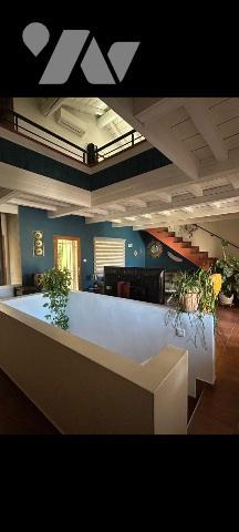 EN EXCLUSIVITE  MAISON DE VILLE ATYPIQUE d'une superficie habitable de 92m²  .Ralliant l'ancien...