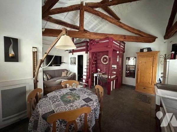 EN EXCLUSIVITE  MAISON DE VILLE ATYPIQUE d'une superficie habitable de 92m²  .Ralliant l'ancien...