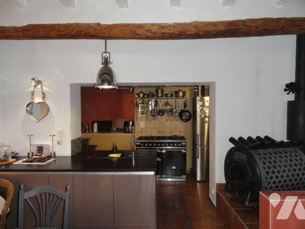 EN EXCLUSIVITE  MAISON DE VILLE ATYPIQUE d'une superficie habitable de 92m²  .Ralliant l'ancien...