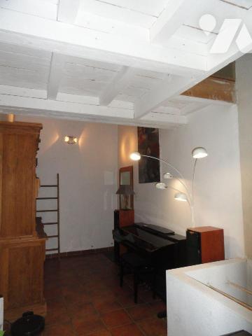 EN EXCLUSIVITE  MAISON DE VILLE ATYPIQUE d'une superficie habitable de 92m²  .Ralliant l'ancien...