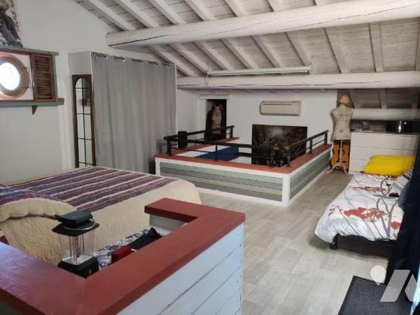 EN EXCLUSIVITE  MAISON DE VILLE ATYPIQUE d'une superficie habitable de 92m²  .Ralliant l'ancien...