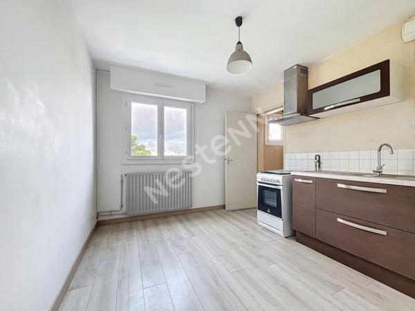 Nantes Collines du Cens : En vente ! Appartement T2 au dernier étage d'une petite copropriété avec ascenseur, séjour sur balcon Ouest et Sud, cuisine A/E, parking et cave.