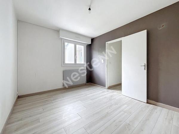 Nantes Collines du Cens : En vente ! Appartement T2 au dernier étage d'une petite copropriété avec ascenseur, séjour sur balcon Ouest et Sud, cuisine A/E, parking et cave.