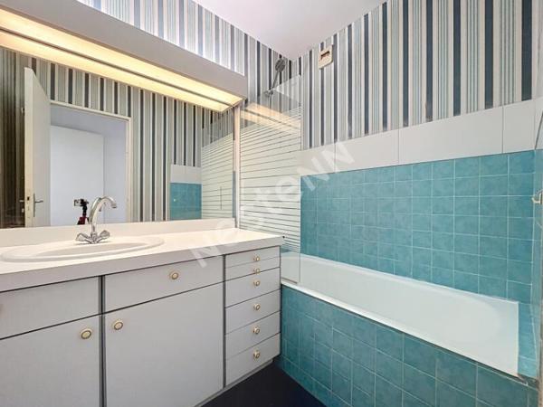 Nantes Collines du Cens : En vente ! Appartement T2 au dernier étage d'une petite copropriété avec ascenseur, séjour sur balcon Ouest et Sud, cuisine A/E, parking et cave.