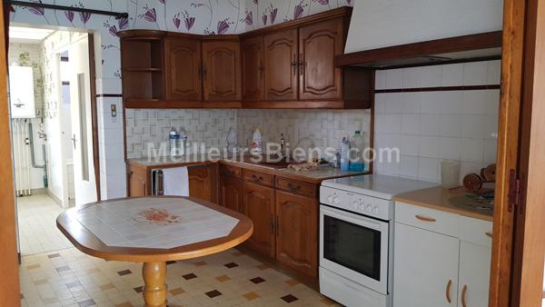 MAISON AVEC UN BEAU POTENTIEL