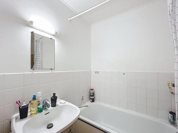 A VENDRE PROCHE DES FACULTÉS - APPARTEMENT - T2- 47M2 - 1 CHAMBRES  - ASCENSEUR - BALCON - GARAGE - CAVE